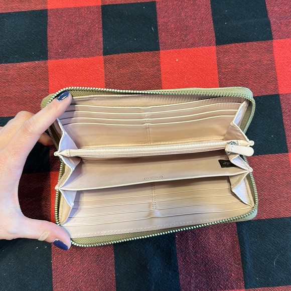 Authentic Coach Zipper Wallet - Picture 5 of 17